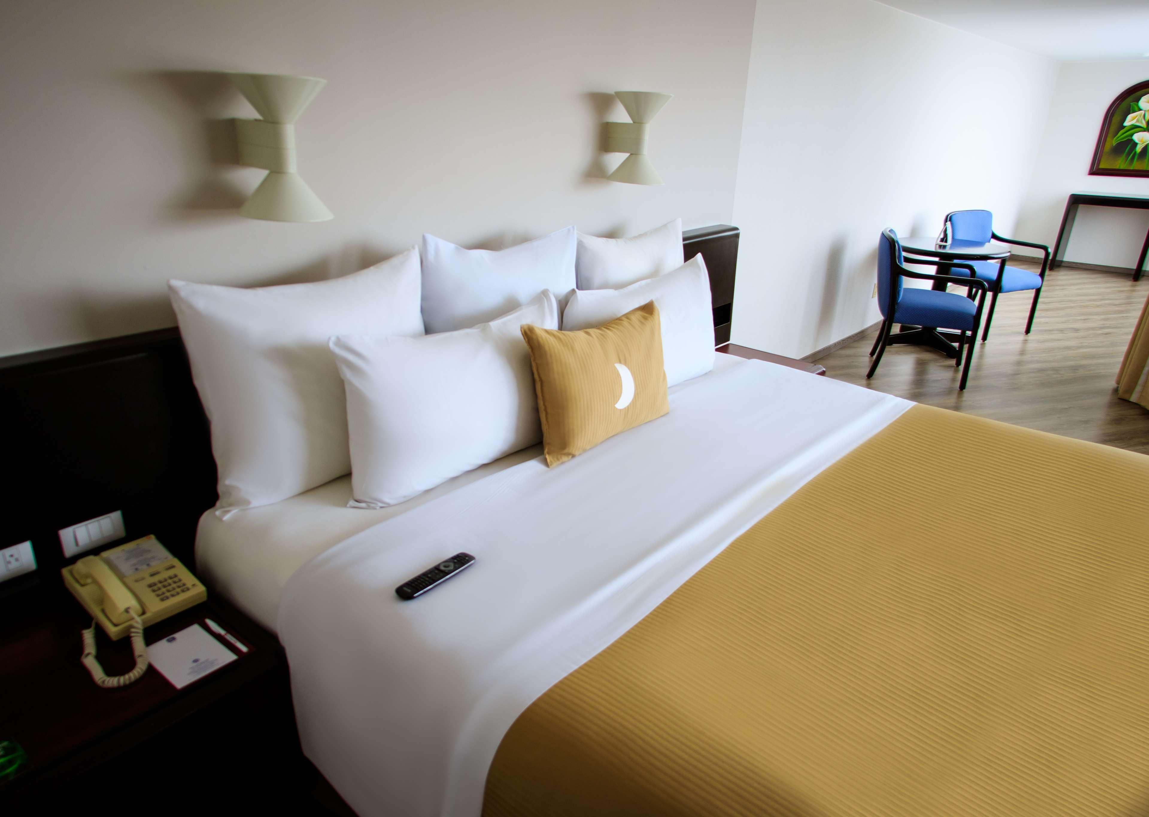 Grand Cantalagua Hotel Morelia, BW Signature Collection المظهر الخارجي الصورة A room at the hotel