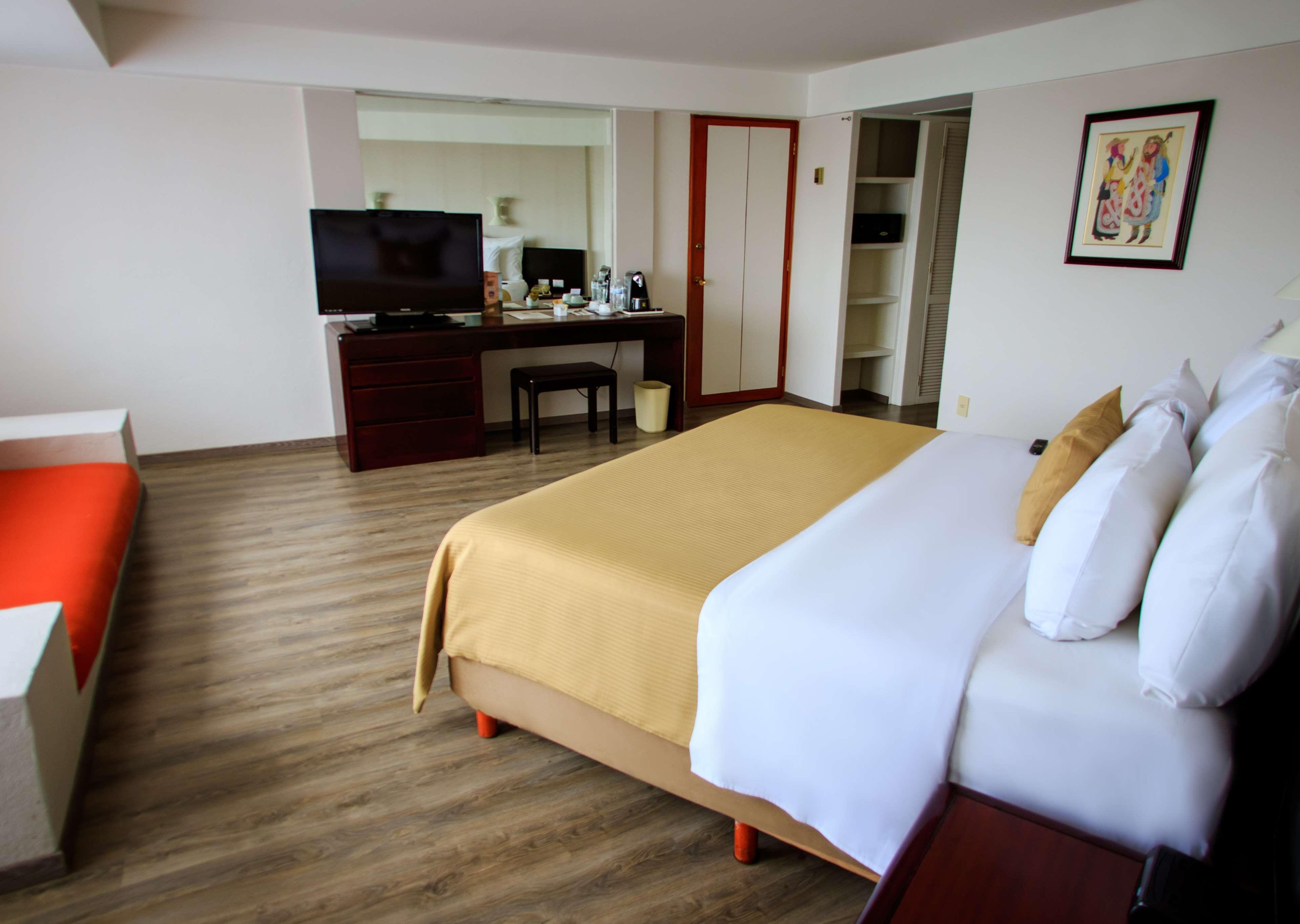 Grand Cantalagua Hotel Morelia, BW Signature Collection المظهر الخارجي الصورة A room at the hotel
