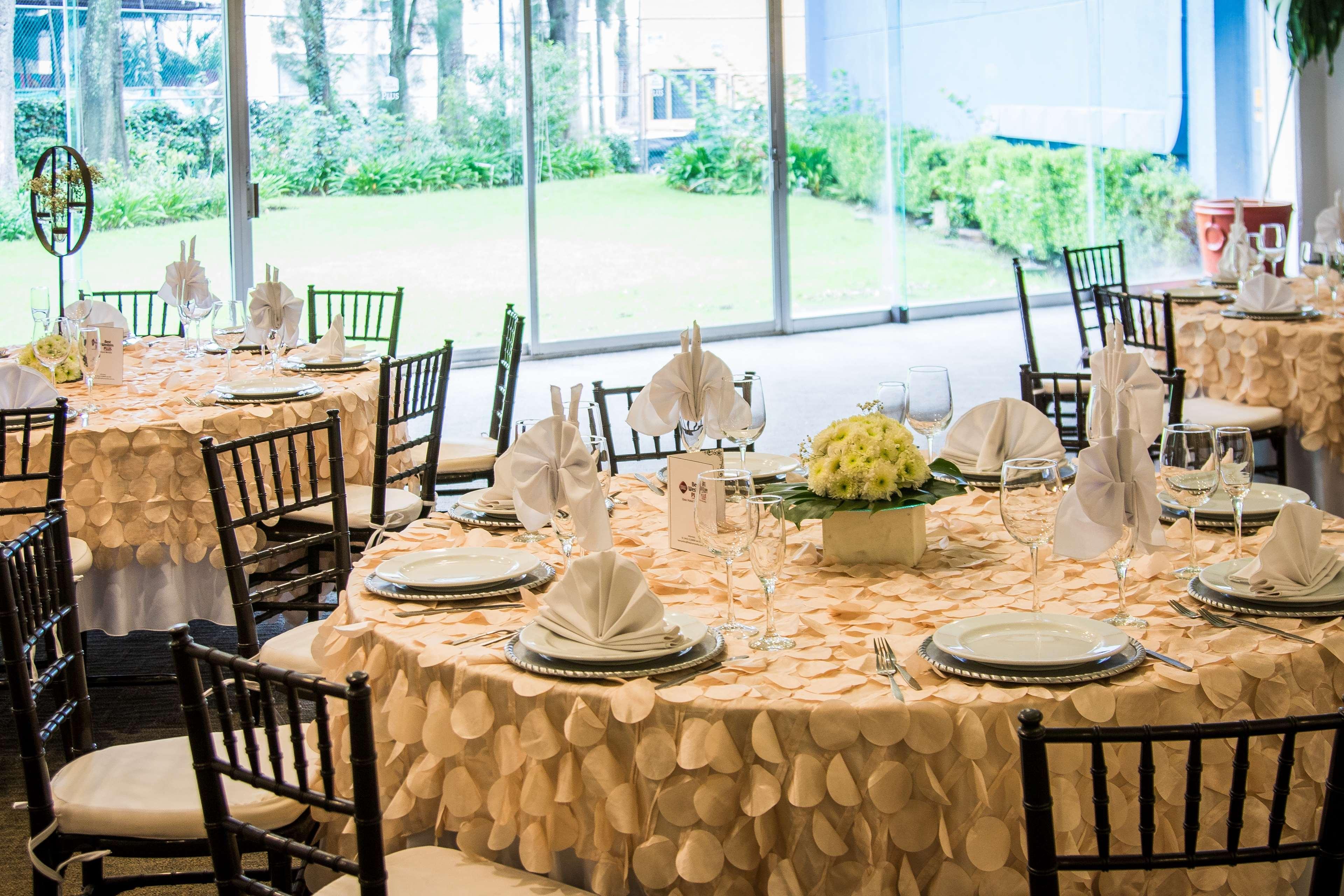 Grand Cantalagua Hotel Morelia, BW Signature Collection المظهر الخارجي الصورة A table set for a formal dinner