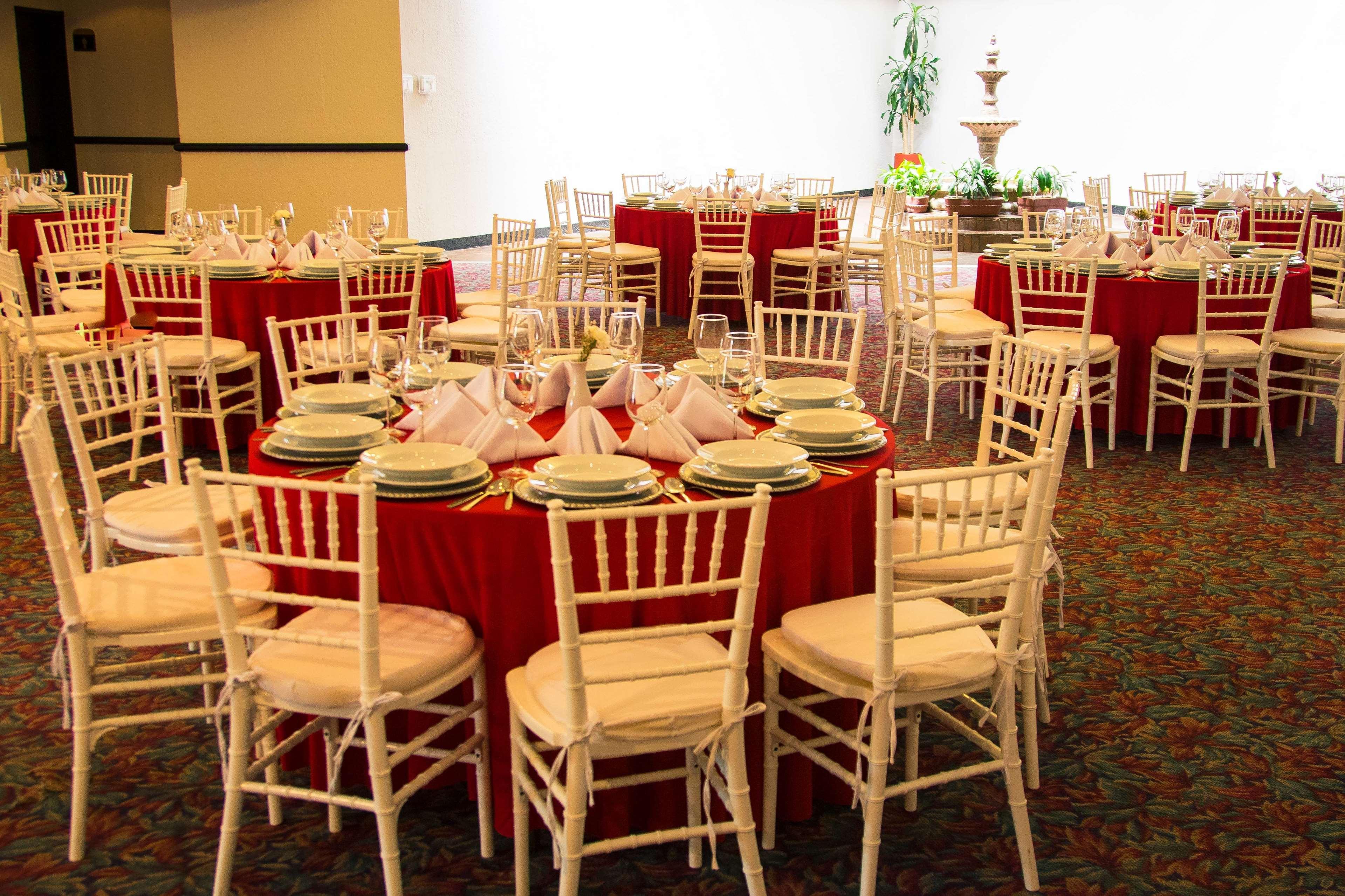 Grand Cantalagua Hotel Morelia, BW Signature Collection المظهر الخارجي الصورة Chivary chairs