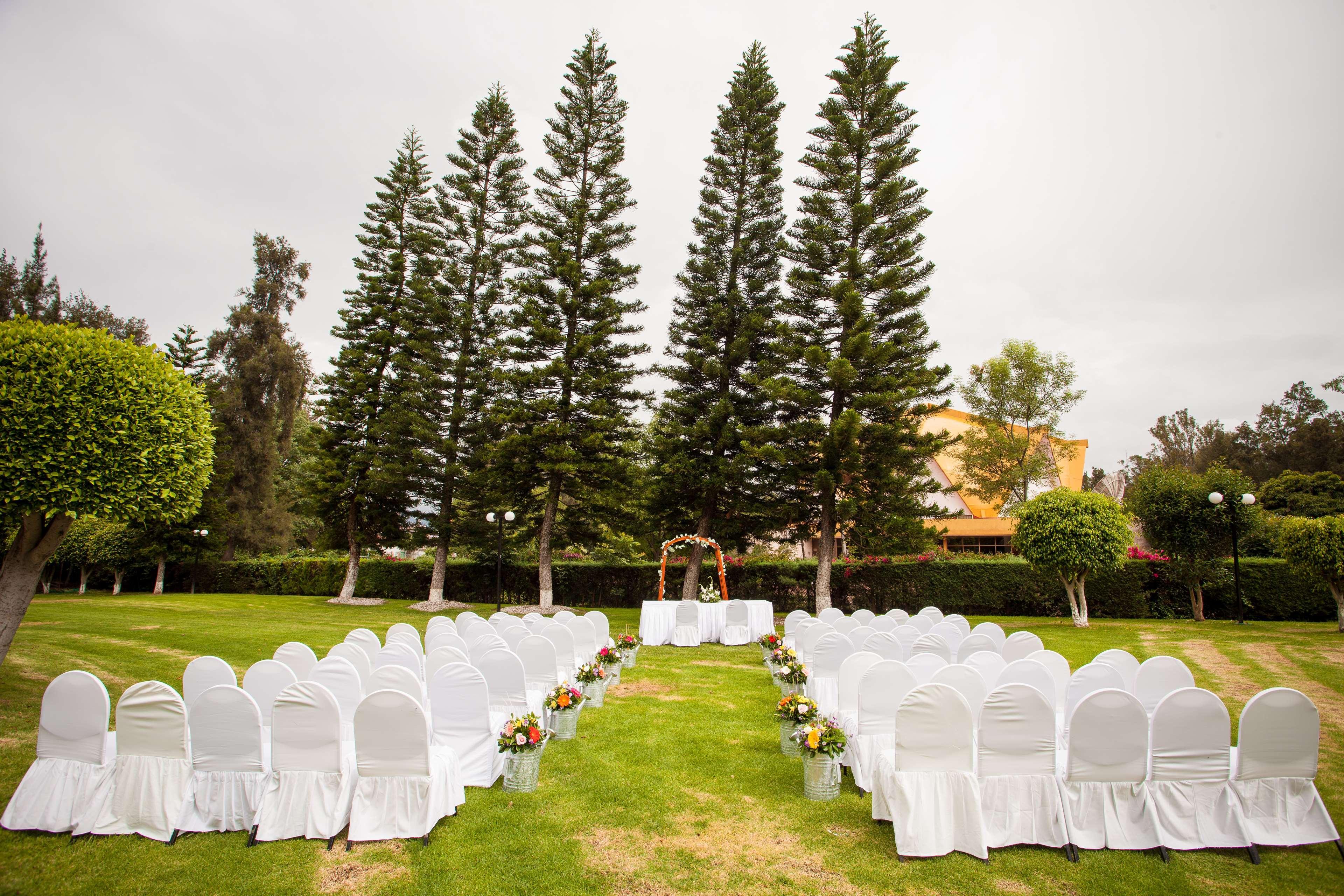 Grand Cantalagua Hotel Morelia, BW Signature Collection المظهر الخارجي الصورة The lawn at the hotel